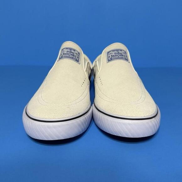 Athletic_Shoes